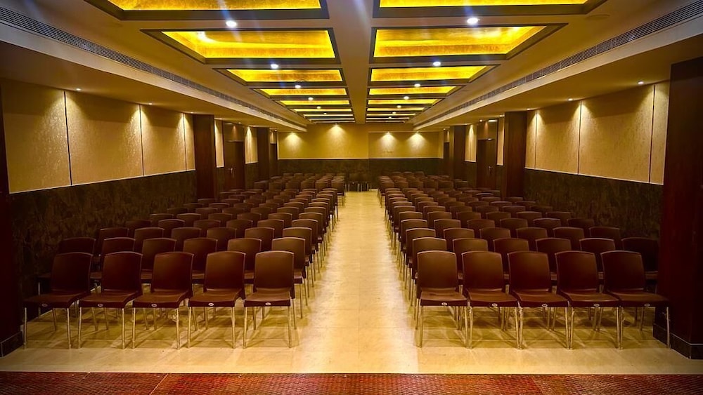 la grande suite and banquet hall