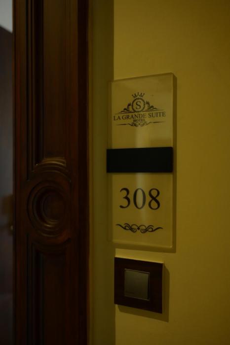 la grande suite and banquet hall