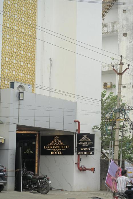 la grande suite and banquet hall