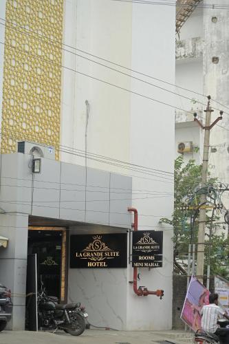 la grande suite and banquet hall