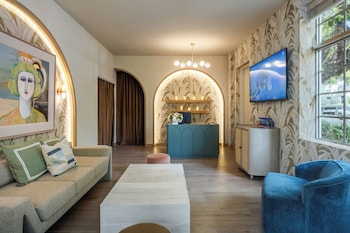 Art Deco Marela Boutique,310 Meridian Avenue,2 star