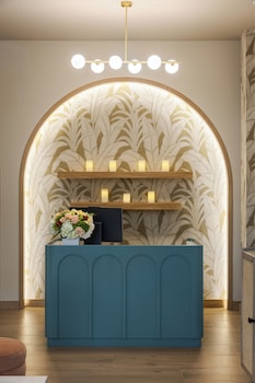 Art Deco Marela Boutique,310 Meridian Avenue,2 star