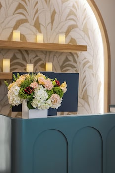 Art Deco Marela Boutique,310 Meridian Avenue,2 star