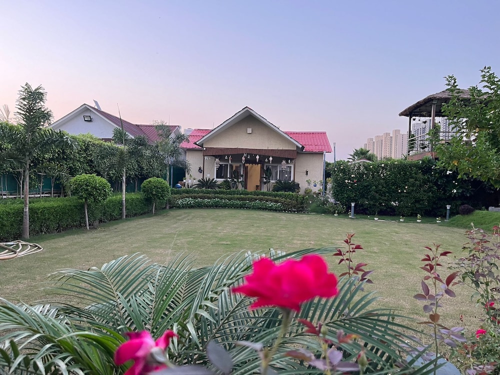 gobravo 37 2bhk farm with pool and garden sec150 noida