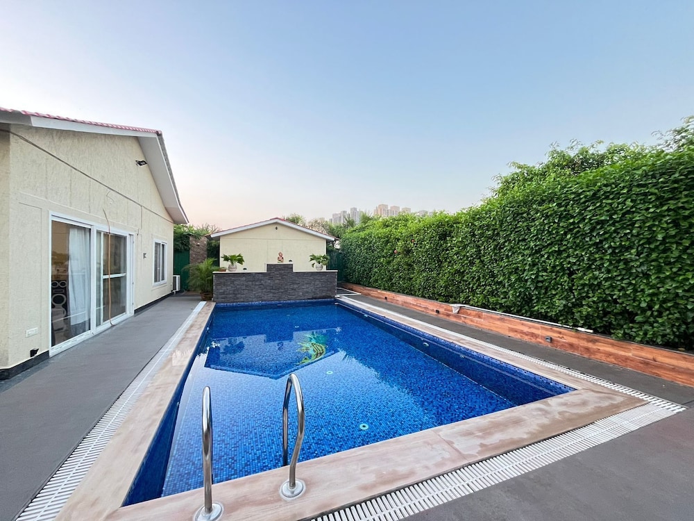 gobravo 37 2bhk farm with pool and garden sec150 noida