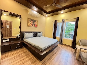 gobravo 37 2bhk farm with pool and garden sec150 noida