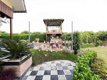 gobravo 37 2bhk farm with pool and garden sec150 noida