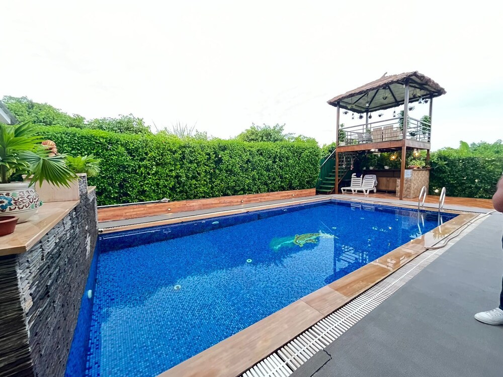 gobravo 37 2bhk farm with pool and garden sec150 noida