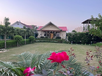 gobravo 37 2bhk with pool and garden noida