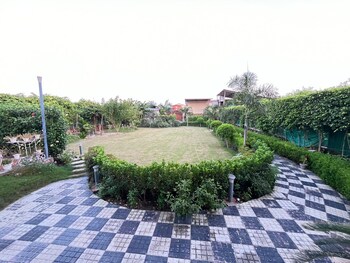 gobravo 37 2bhk farm with pool and garden sec150 noida