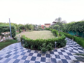 gobravo 37 2bhk with pool and garden noida