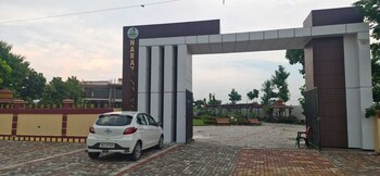 narayana green resort