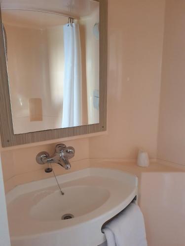 premiere classe caen est mondeville