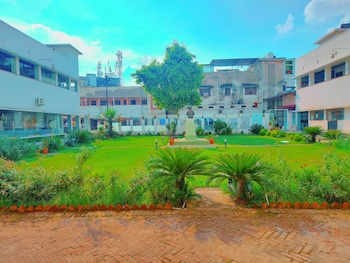 shree gulab mansion hotel and restaurant