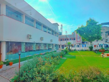 shree gulab mansion hotel and restaurant