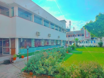 shree gulab mansion hotel and restaurant