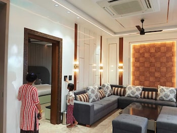 the taj mughal courtyard homestay
