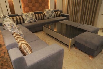 the taj mughal courtyard homestay