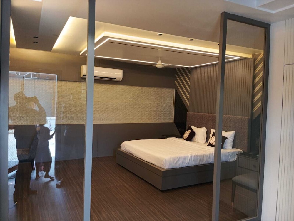 the taj mughal courtyard homestay