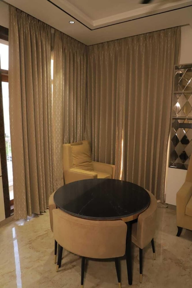 the taj mughal courtyard homestay