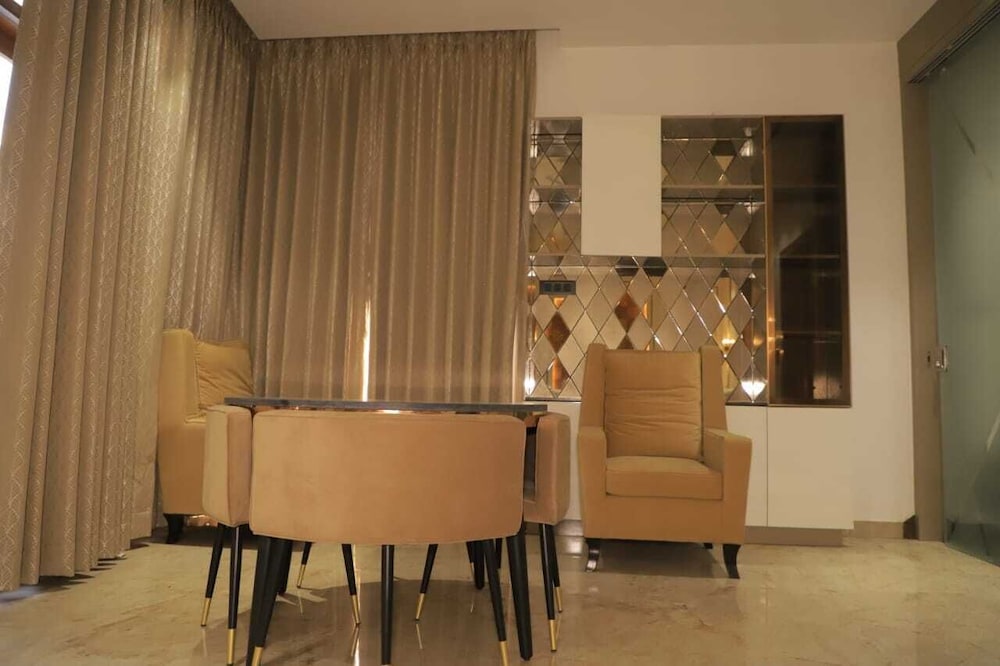 the taj mughal courtyard homestay