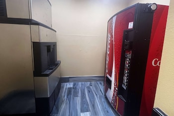 Super 8 By Wyndham Pasadena,Houston County>>Houston,2 star