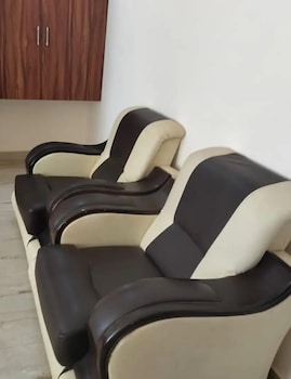 Hotel Rajganga Lodging,,2 star