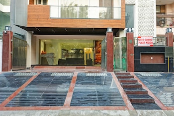 suite grand plaza noida