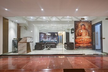 suite grand plaza noida