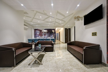 suite grand plaza noida