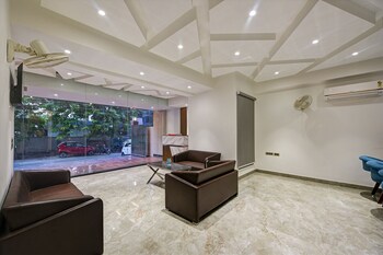 suite grand plaza noida