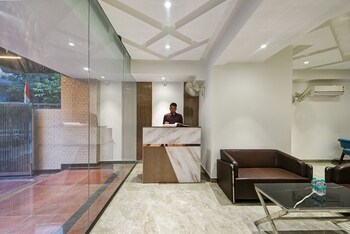 suite grand plaza noida