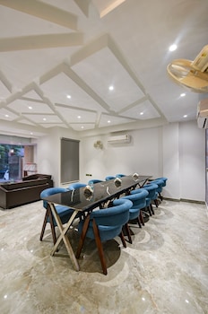 suite grand plaza noida