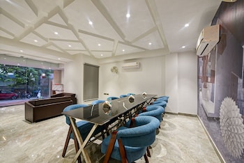 suite grand plaza noida