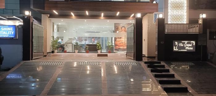 suite grand plaza noida
