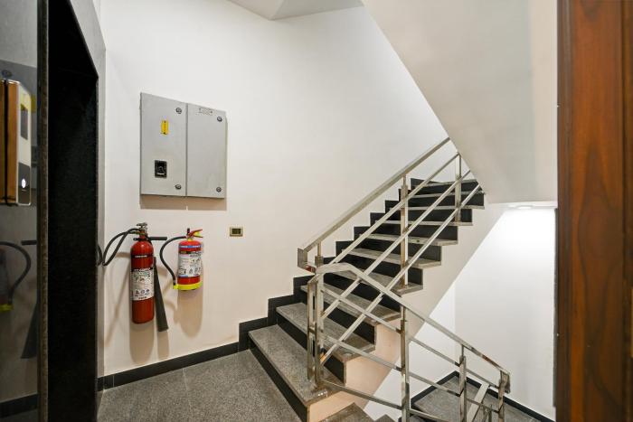 suite grand plaza noida