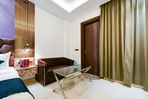 suite grand plaza noida