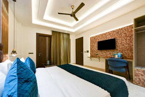 suite grand plaza noida