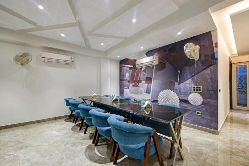 suite grand plaza noida