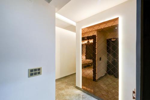 suite grand plaza noida