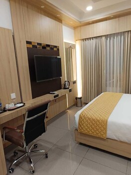 Hotel Royal Stay,,3 star