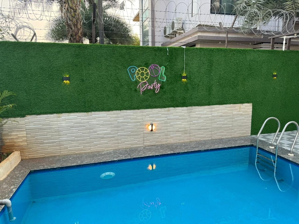 wastrova by joy suites