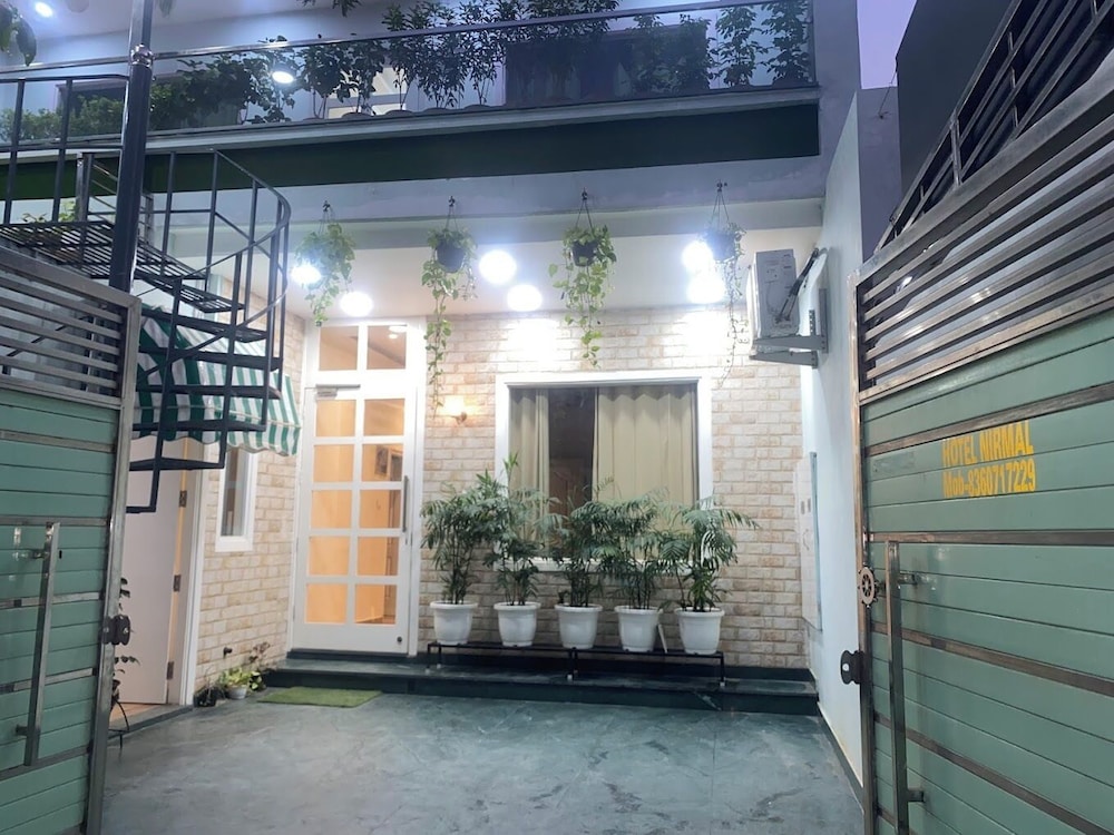 hotel nirmal budget friendly rooms near fortis hospital and marriage palaces