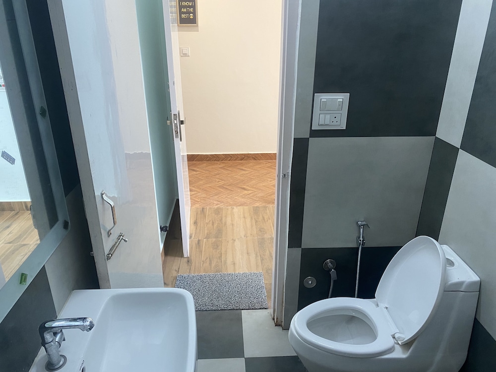 hotel nirmal budget friendly rooms near fortis hospital and marriage palaces