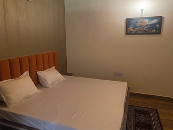 hotel nirmal budget friendly rooms near fortis hospital and marriage palaces