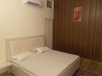 hotel nirmal budget friendly rooms near fortis hospital and marriage palaces