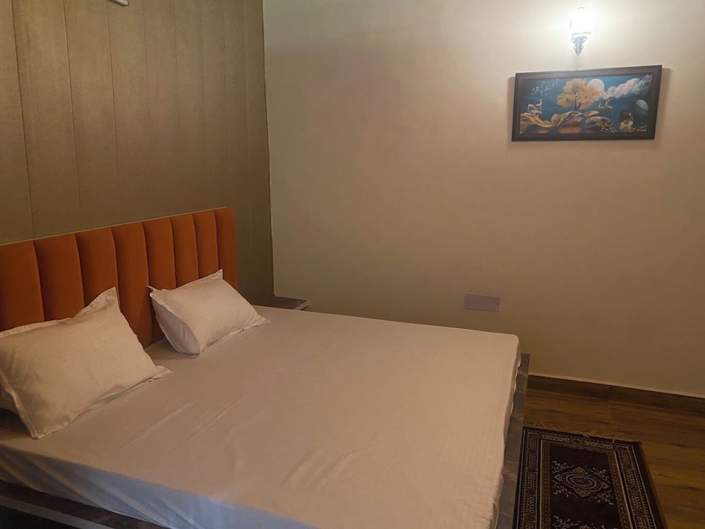 hotel nirmal budget friendly rooms near fortis hospital and marriage palaces