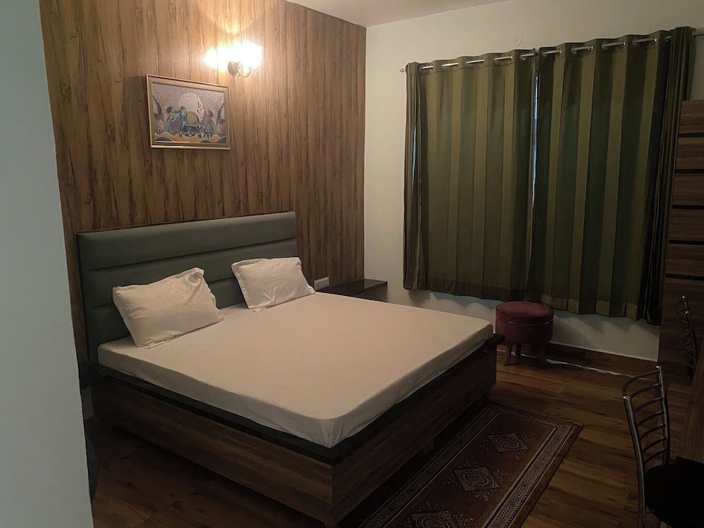 hotel nirmal budget friendly rooms near fortis hospital and marriage palaces