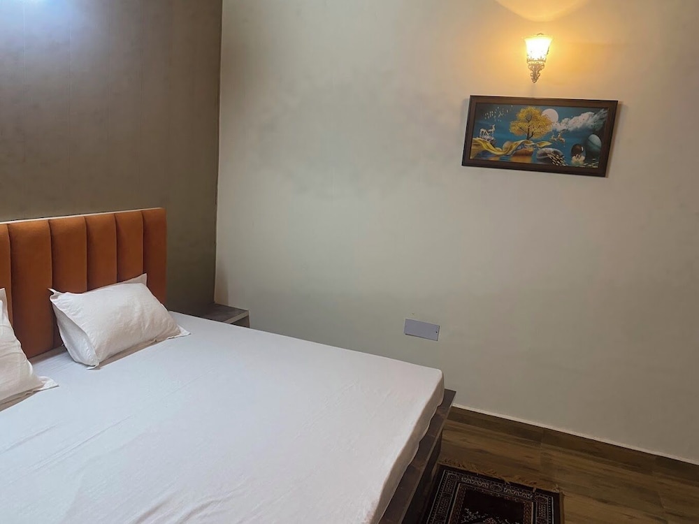 hotel nirmal budget friendly rooms near fortis hospital and marriage palaces