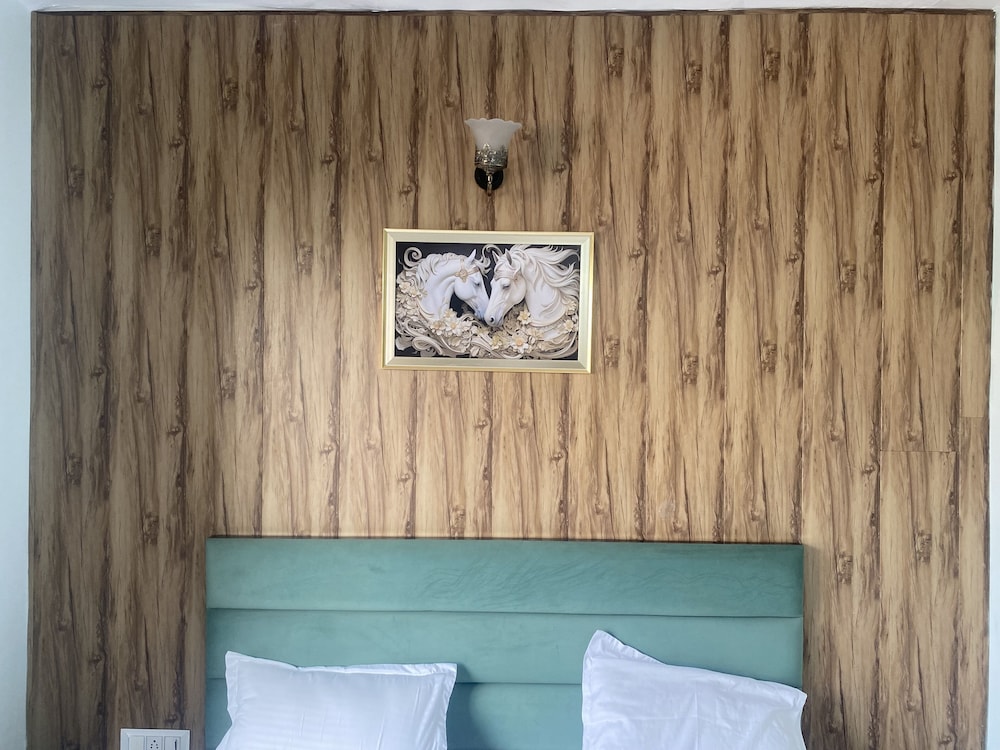 hotel nirmal budget friendly rooms near fortis hospital and marriage palaces